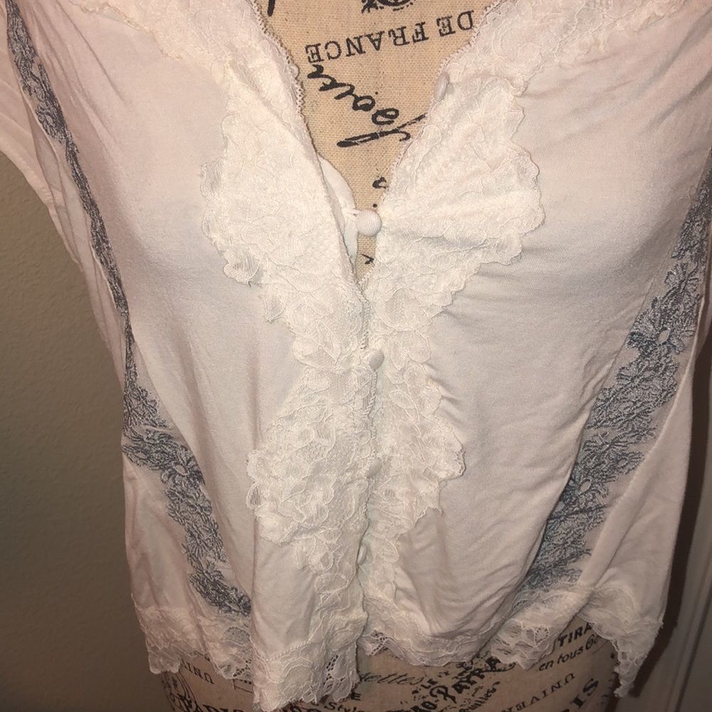 POL Shirt | Cropped Lace Shirt 🌸 - Picture 3 of 9